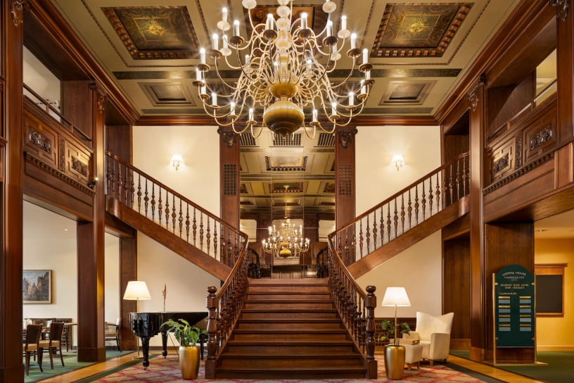 hotel_lobby