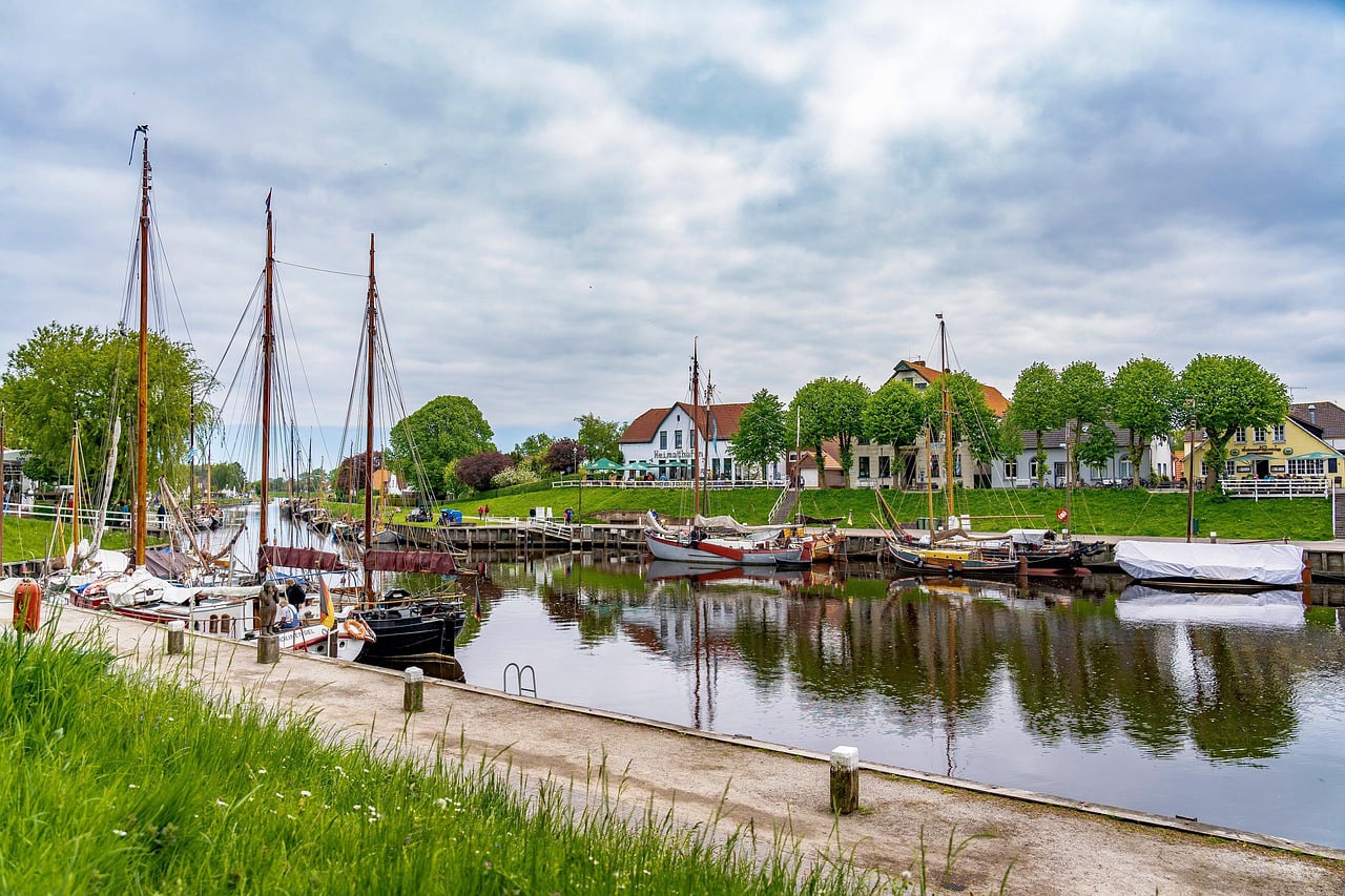 fluss_boote