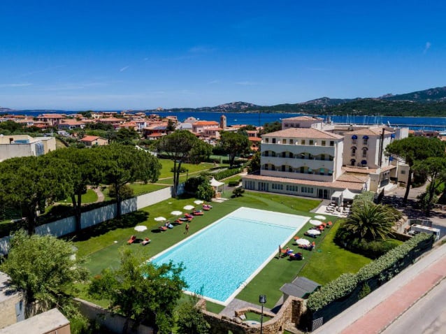 hotel_pool
