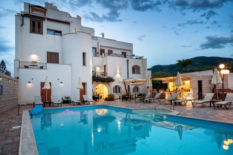 hotel_pool