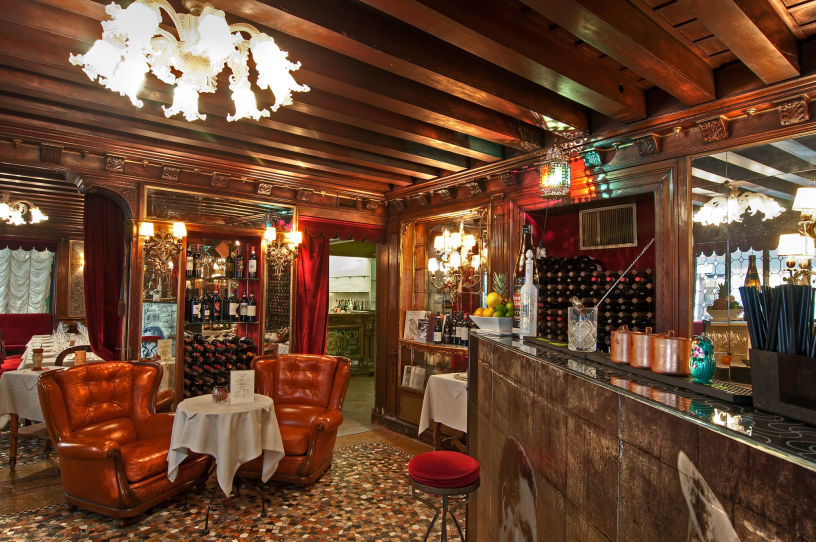 hotel_bar