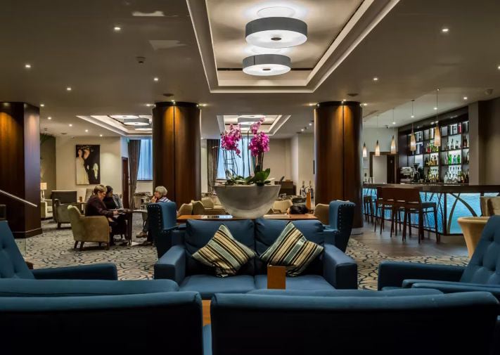 hotel_lobby