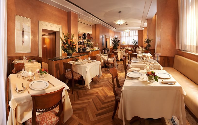hotel_bar