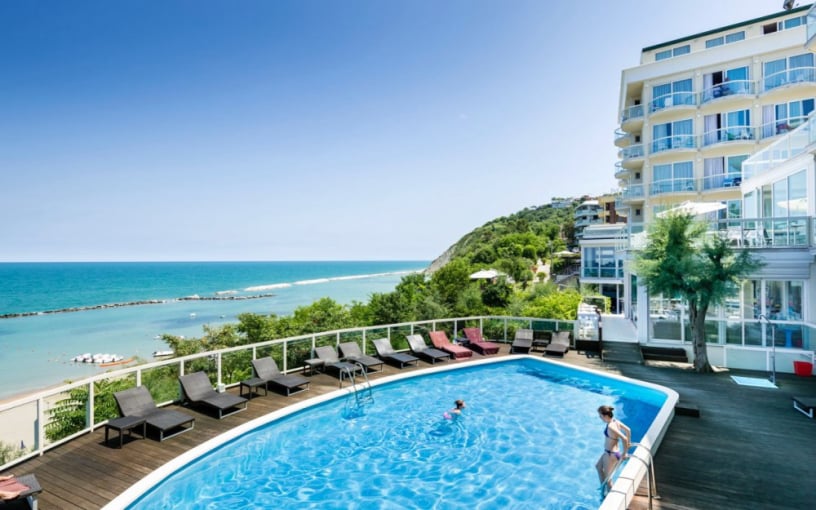 hotel_pool