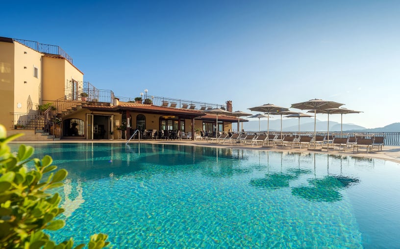 hotel_pool