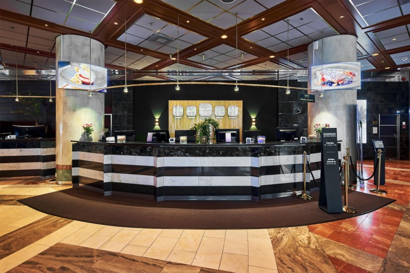 hotel_lobby