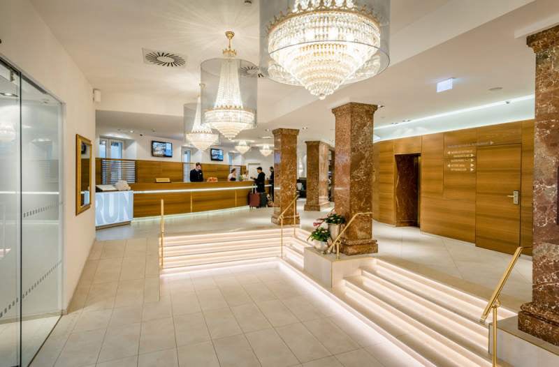 hotel_lobby
