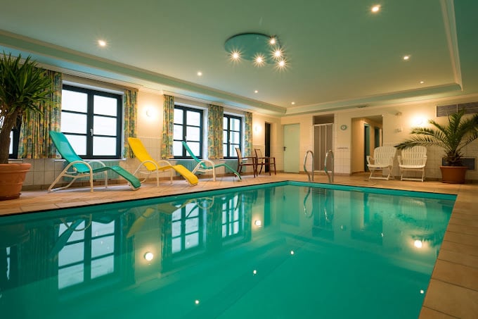 hotel_pool